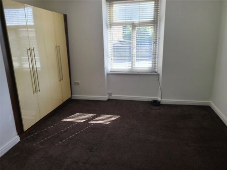 Thornhill Road, Dewsbury, West Yorkshire, WF12 - Photo 2