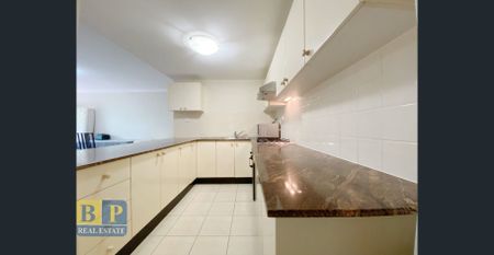 Fully furnished Bright & Airy Apartment in Perfect Location$450 - Only One room, need to share bills - Photo 2