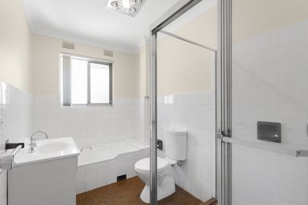 CONVENIENT LOCATION IN GUILDFORD - Photo 2