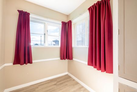 Three Bedroom Home On Keppel Street! - Photo 2
