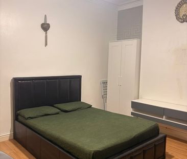 Room in a Shared House, Glencoe Avenue, IG2 - Photo 2