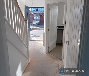 2 bedroom semi-detached house to rent - Photo 6