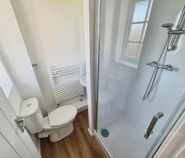 1 bedroom in a house share to rent - Photo 6