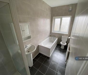 2 bedroom end of terrace house to rent - Photo 2