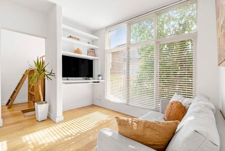 2/3 Arthur Street, South Yarra - Photo 2