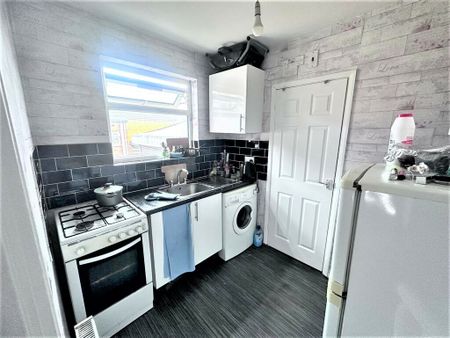 2 Bedroom Flat To Let - HP12 - Photo 4