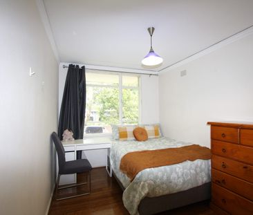 FURNISHED 2-bedroom apartment. 400-meter, easy walk to Chatswood tr... - Photo 4