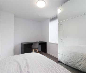 1 bedroom in a house share to rent - Photo 2