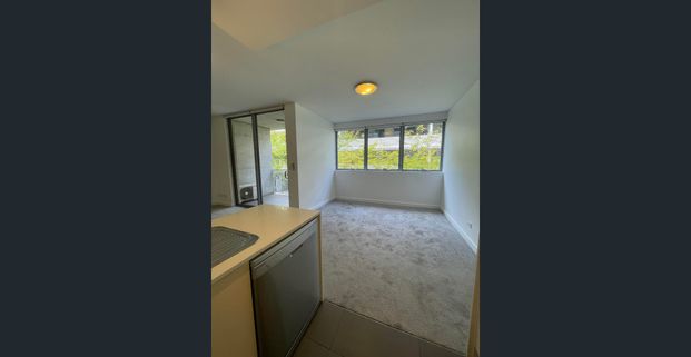 Lovely One bedroom, One bathroom, 1 car-space - Photo 1