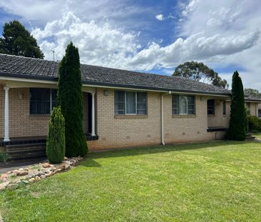 Freshly Painted 2-Bedroom Unit in a Quiet, Quality Neighbourhood - Photo 1