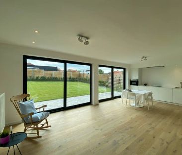 Recente woning met 3 slaapkamers, ruime oprit en tuin - Photo 2