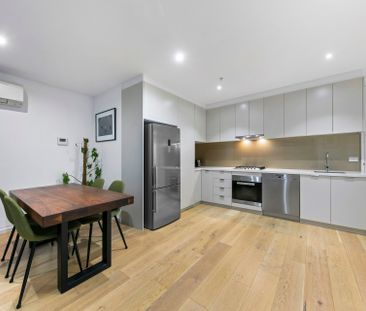 Spacious light filled courtyard! - Photo 1