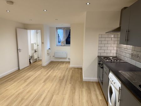 Studio Flat, Two Mile Hill Road, BS15 - Photo 3