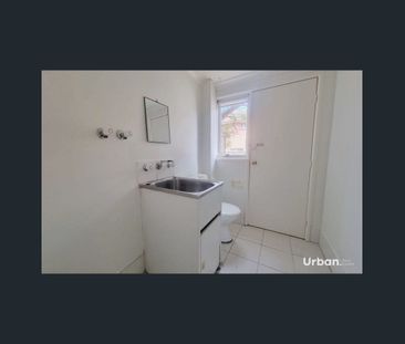 Quiet 2 Bedroom Townhouse - Photo 6