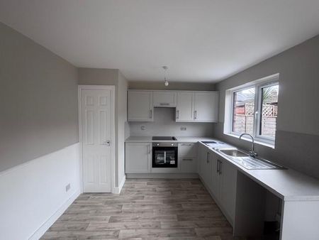 3 bedroom terraced house to rent - Photo 5