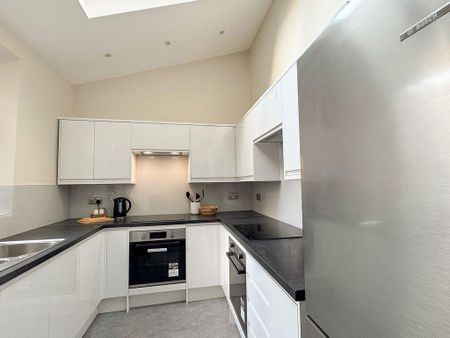 4 bedroom house of multiple occupation to rent - Photo 2