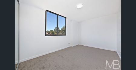 LUXURY LIVING AMID LEAFY TRANQUILLITY - Photo 4