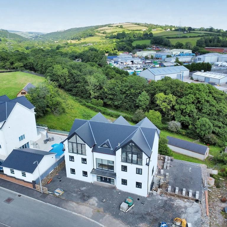 6 bedroom detached house to rent - Photo 1