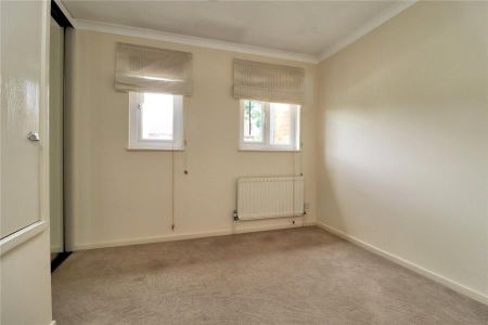 Clover Court, Woking - 2 bedrooms Property for lettings - Seymours - Photo 2