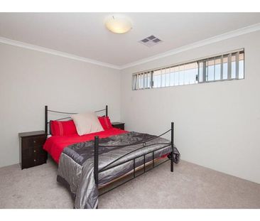 STUNNING TOWNHOUSE - QUIET LOCATION - Photo 4