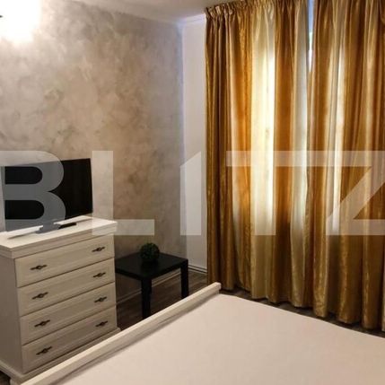 Apartament de lux, 3 camere, 120mp, curte proprie, loc de parcare privat - Photo 1