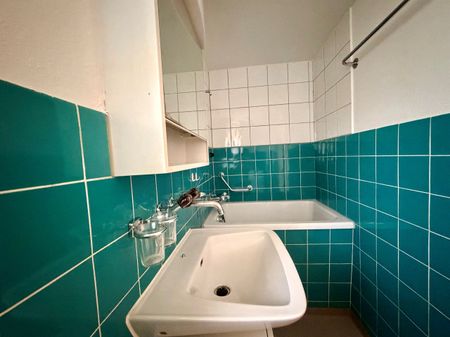 Charming and city-close old building apartment in a quiet residential area! - Photo 4