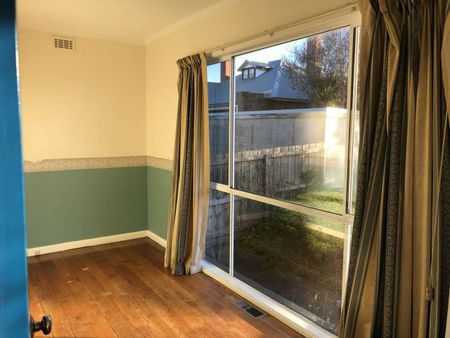 Close to it all ! - Photo 2