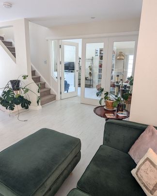 5-bedroom shared house, Fern Avenue - Photo 1