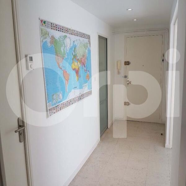 Appartement 5 pièces 75m2 MARSEILLE 9EME 960 euros - Photo 1