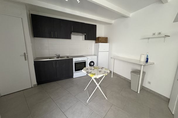 À louer, Charmante maison de village rénovée et meublée - Photo 1