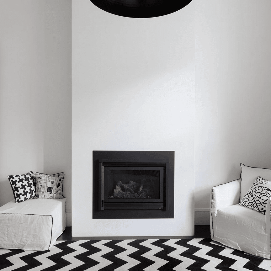 Luxury Victorian terrace with contemporary edge - Photo 1