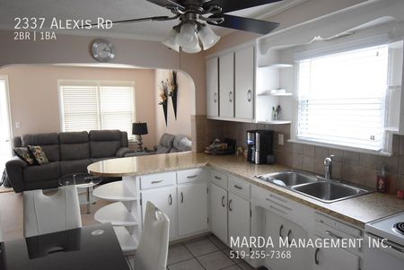 CHARMING 2-BEDROOM HOME IN EAST WINDSOR+UTILITIES - Photo 3