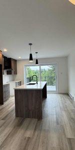 6 1/2 - DUPLEX - sur 2 étage - neuf - rue en rond point - Photo 3