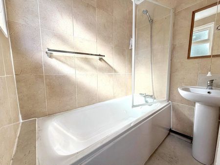 2 Bed Maisonette, Westbury Avenue, N22 - Photo 3