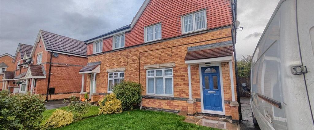 3 bedroom semi-detached house to rent - Photo 1