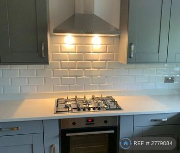 1 bedroom in a flat share to rent - Photo 1