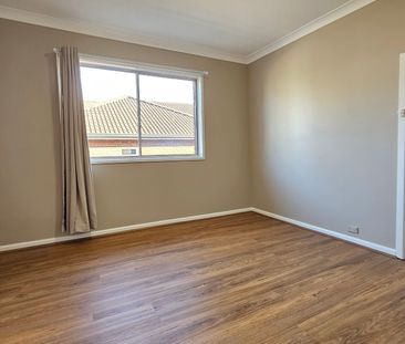 A Spacious and Convenient family residence near school and amenities - Photo 3