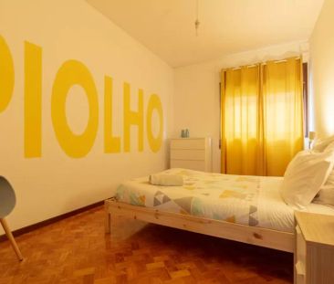 4-bedroom apartment for rent in Porto - Photo 1