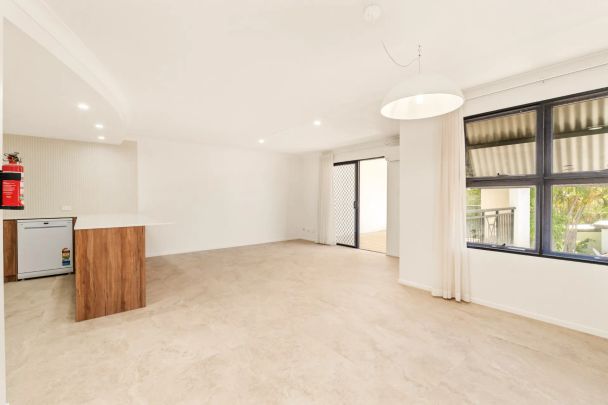 Top-Level Luxury Living in a Quiet Hamilton Address - Photo 1