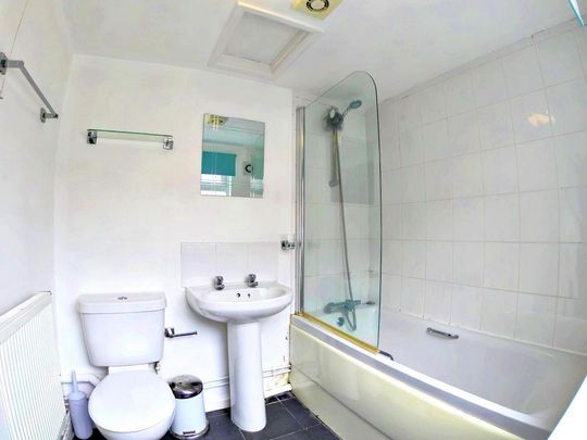 1 bedroom in a house share to rent - Photo 1