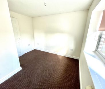 SPECTACULAR TWO BEDROOM FLAT IN THE STRIKING CITY OF WAKEFIELD!!! - Photo 1
