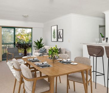 BRIGHT AND SPACIOUS PARK-SIDE LIVING, NOT TO BE MISSED! - Photo 2