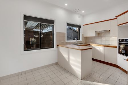 114 Barry Street, Reservoir VIC 3073 - House For Rent | Domain - Photo 4