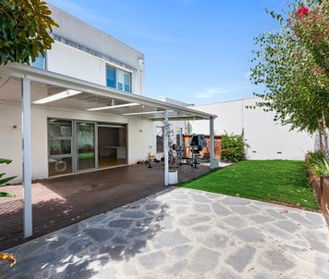 25 Lower Drive, Kew VIC 3101 - House For Rent | Domain - Photo 3