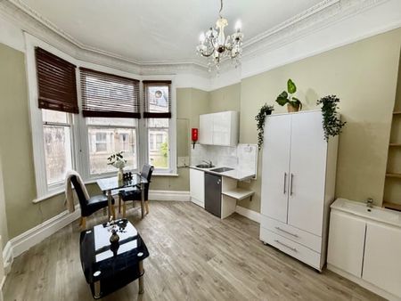 1 Bed Flat, Matheson Road, W14 - Photo 5