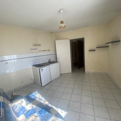 Location Appartement 1 pièce 21m² CHATEAUROUX 36000 - Photo 1