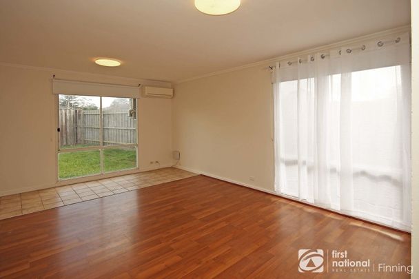 Modern & Convenient 3-Bedroom Home in Cranbourne West - Photo 1