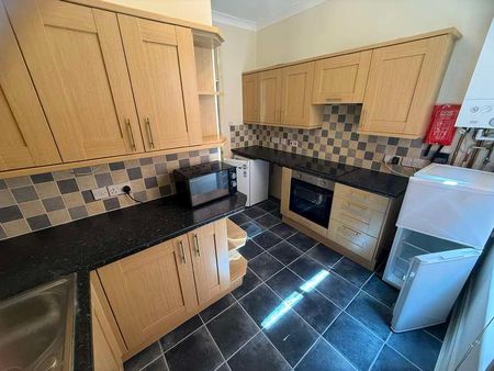 Furzedown Road, SO17 - Photo 4