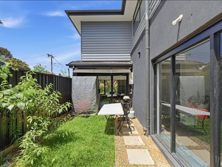 Welcome Home - Convenience and Style - Photo 5