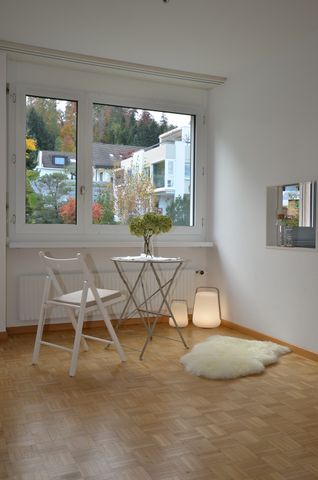 Attraktive 4.5-Zimmer-Wohnung im Erdgeschoss in Forch - Foto 2